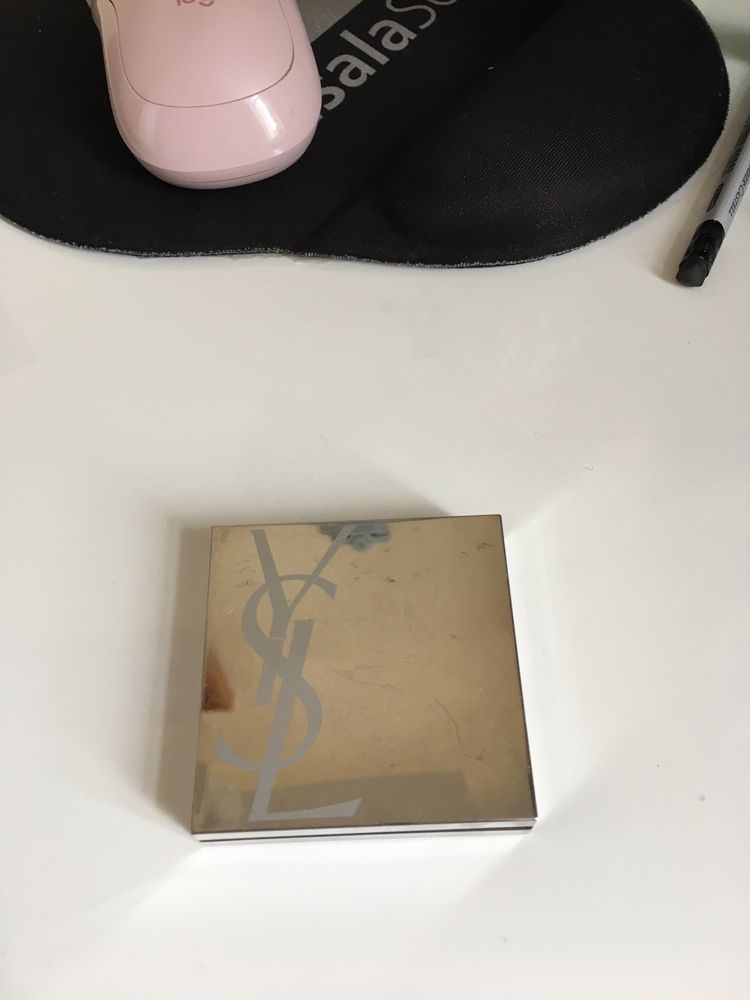 Кутия от сенки YSL Yves Saint Lauren, почти напълно празна