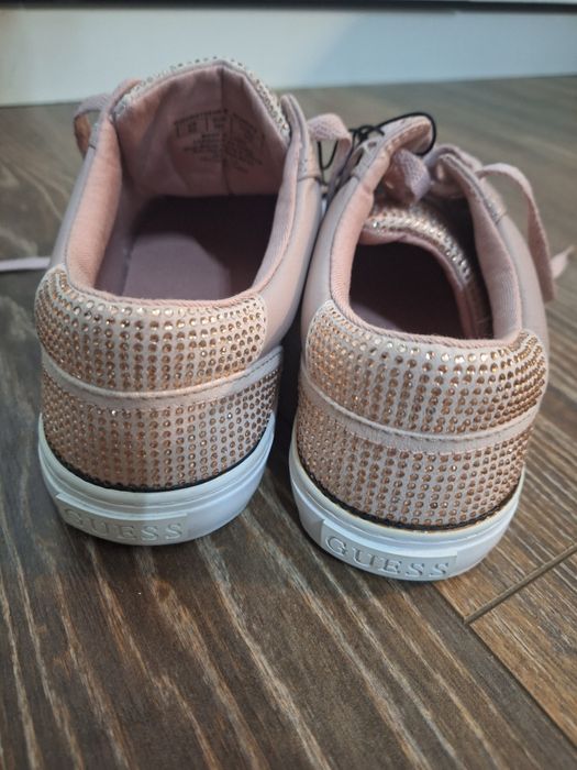 Trainers guess de vanzare