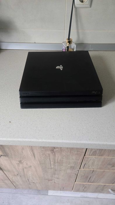 Vand Ps 4 PRO in perfecta stare!