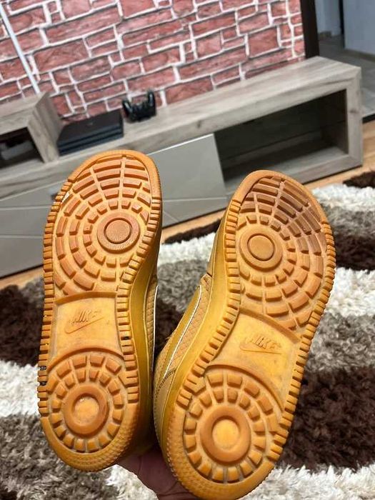 Ghete barbati Nike Court Borough Mid Winter AA0547-300 culoare mustar