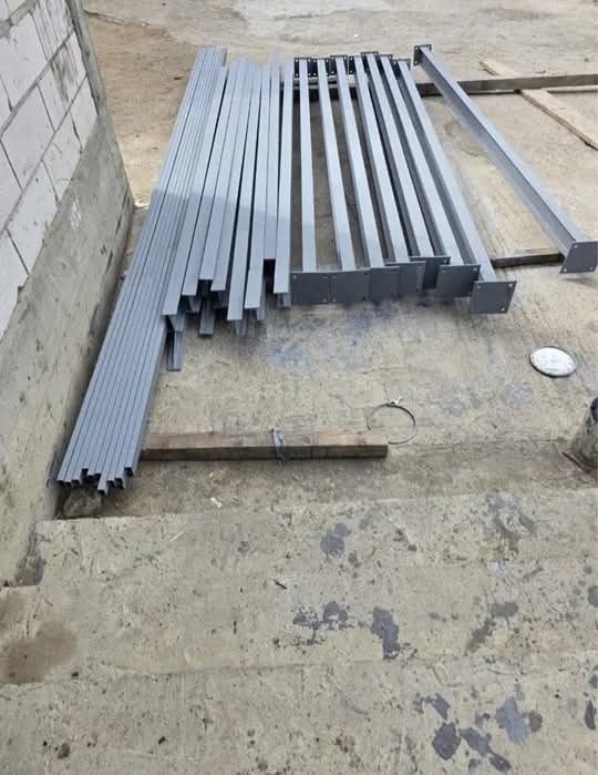 Vând hală metalică 48x10x5 , este compusă din 22 cuzineți, 22 stâlpi.