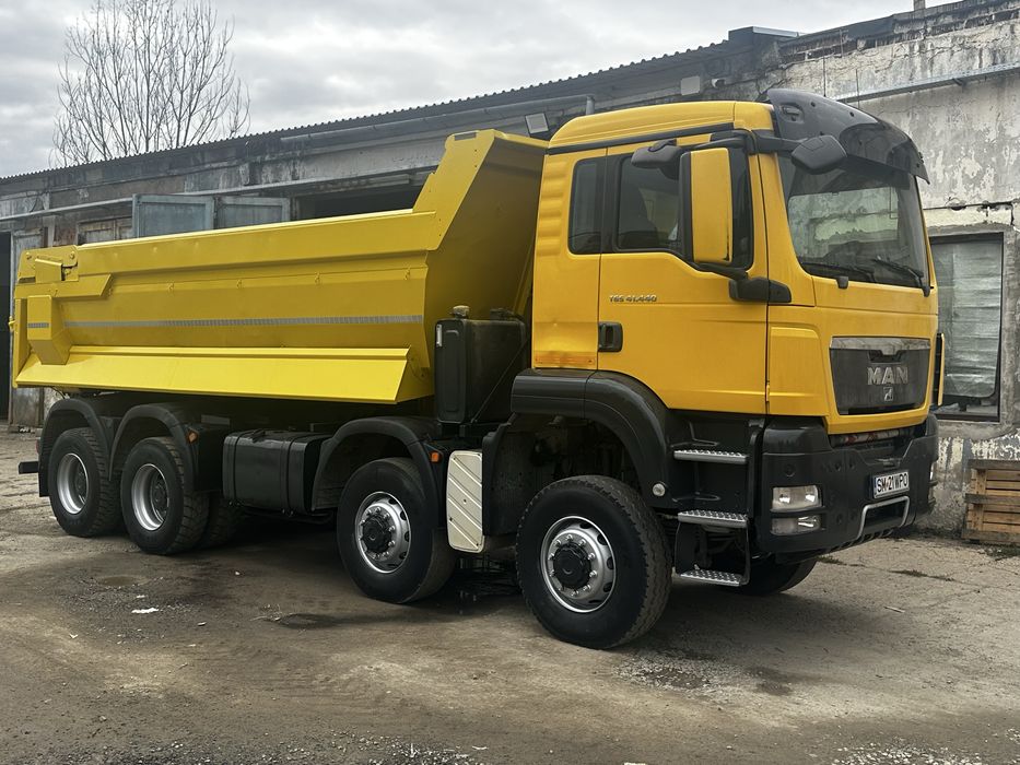 Vand autobasculanta 8x8 in stare buna de functionare