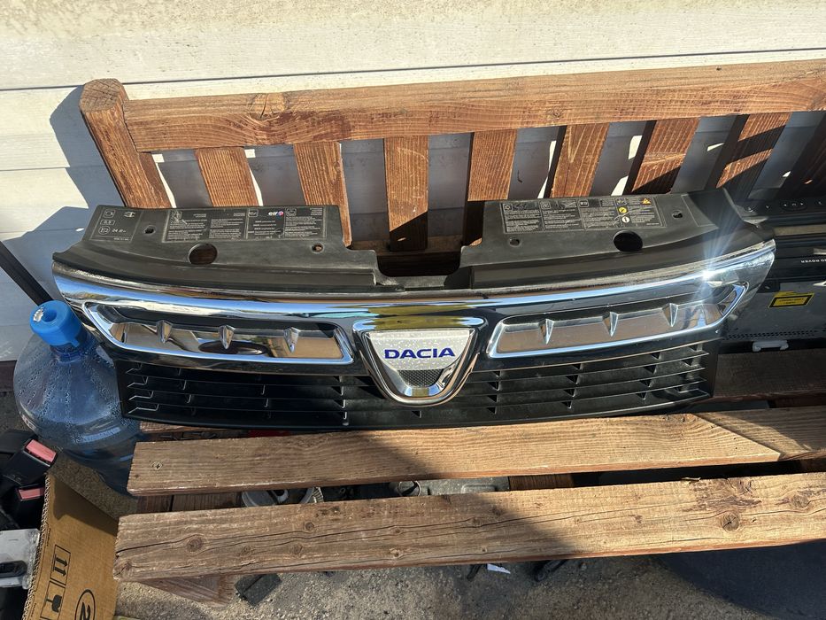 Решетка/Маска комплект за Дачия Дъстър до 2013г.!