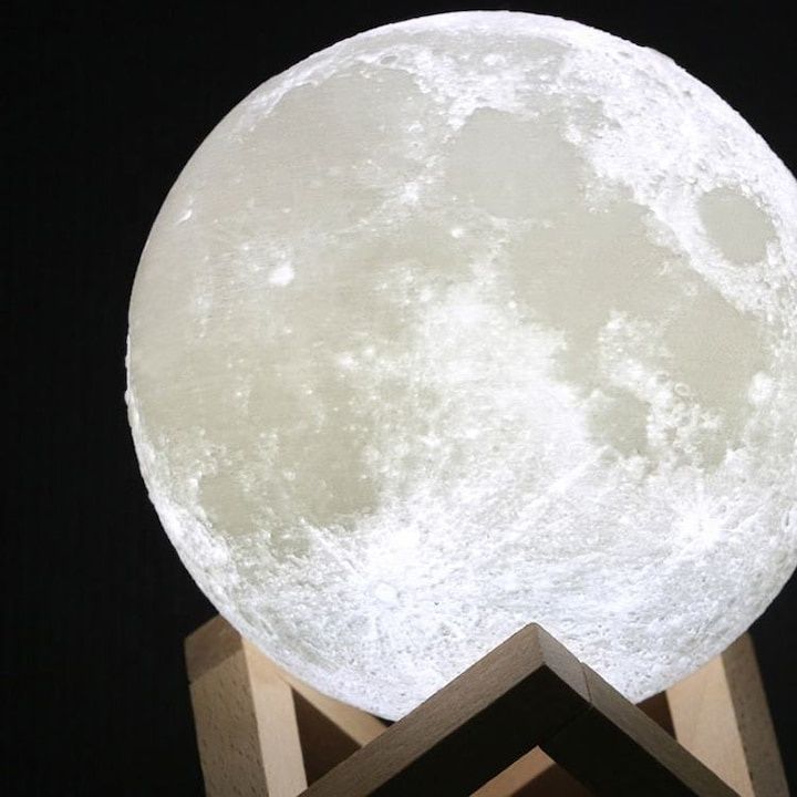 3D Лампа Луна | 15 см | LED със стойка – Нощна светлина