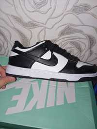 Nike sb в черных и белых цветах 38 размер