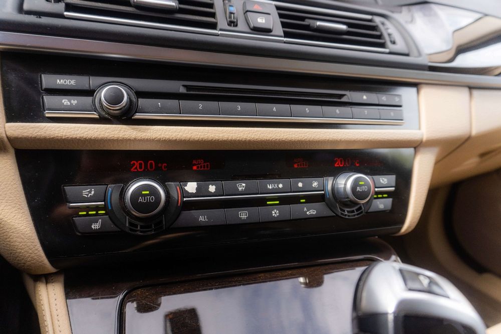 BMW 525d F10 3.0d / Distronic / Interior Comfort cu Masaj /Soft Close