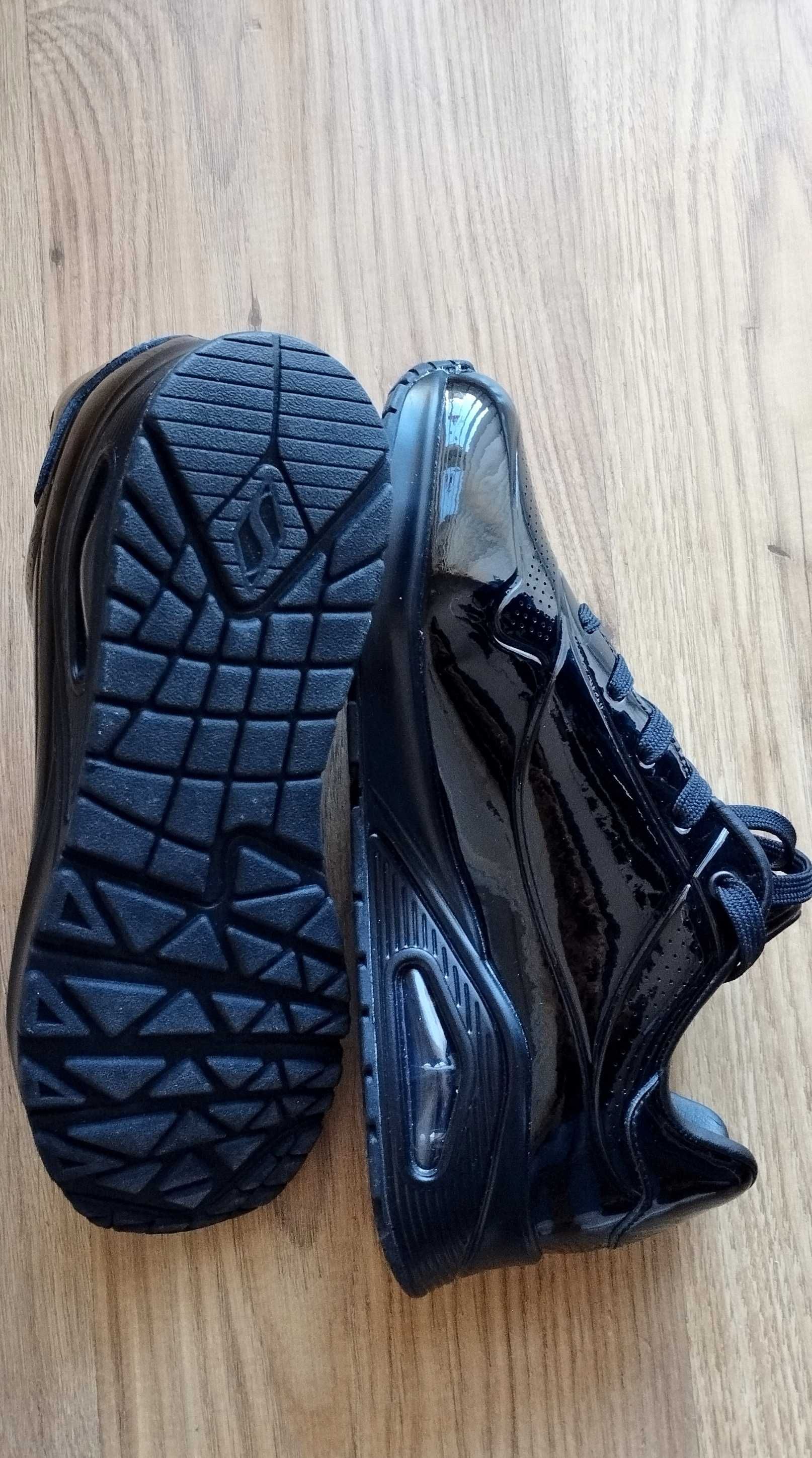 НОВИ Дамски черни обувки Sketchers