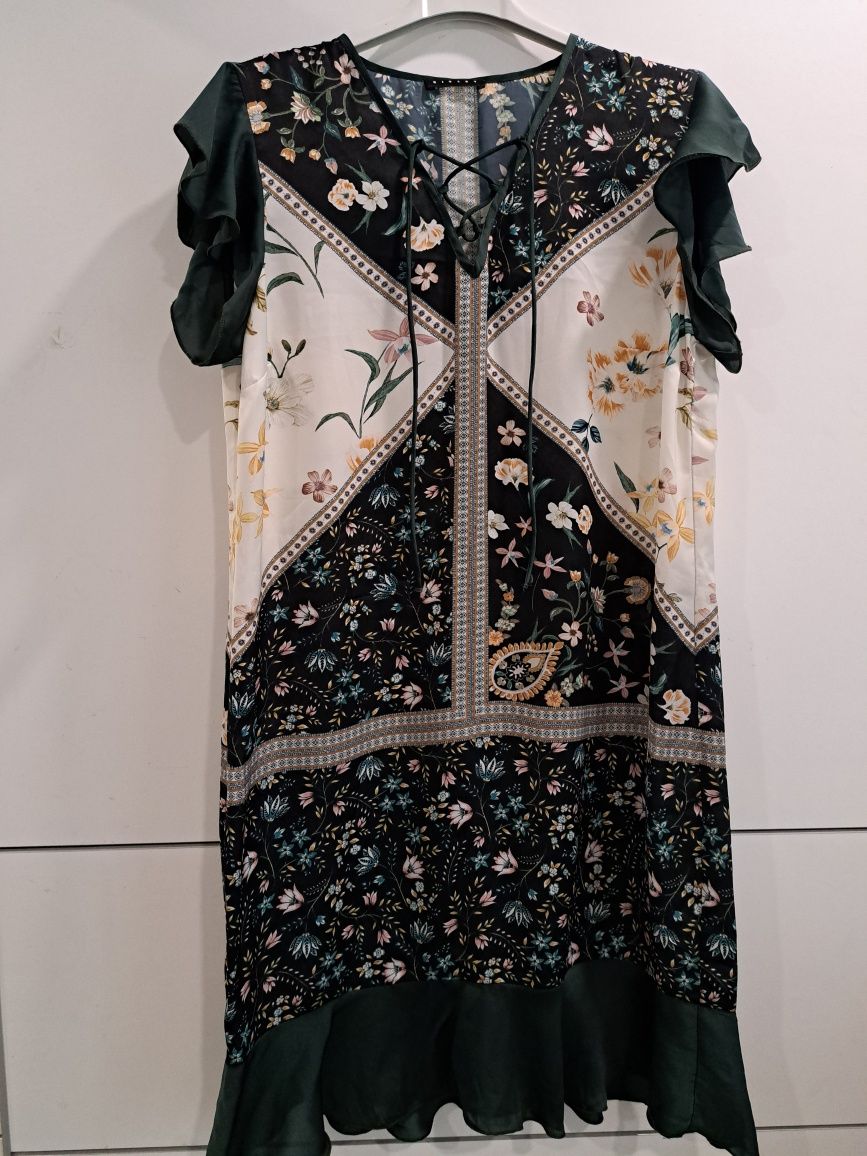 Sisley сатенирана рокля с къдрици р-р  С