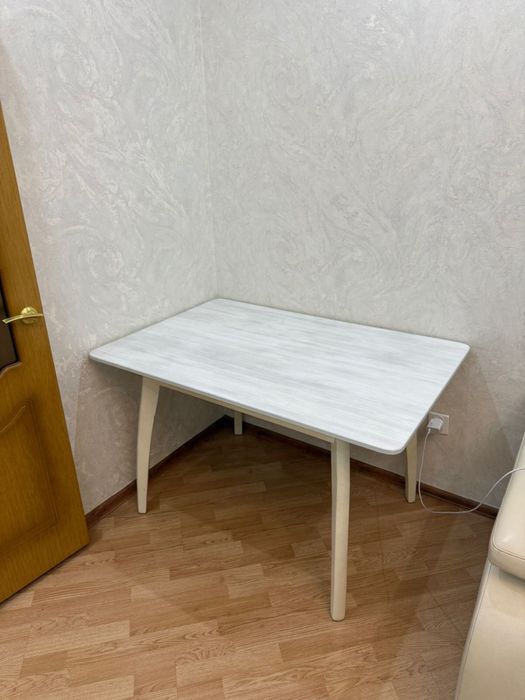 стол обеденный либо для уроков