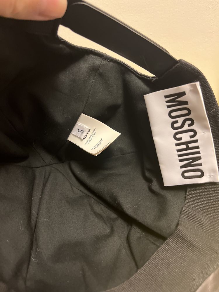 Moschino de la 1950 RON la 1450 RON