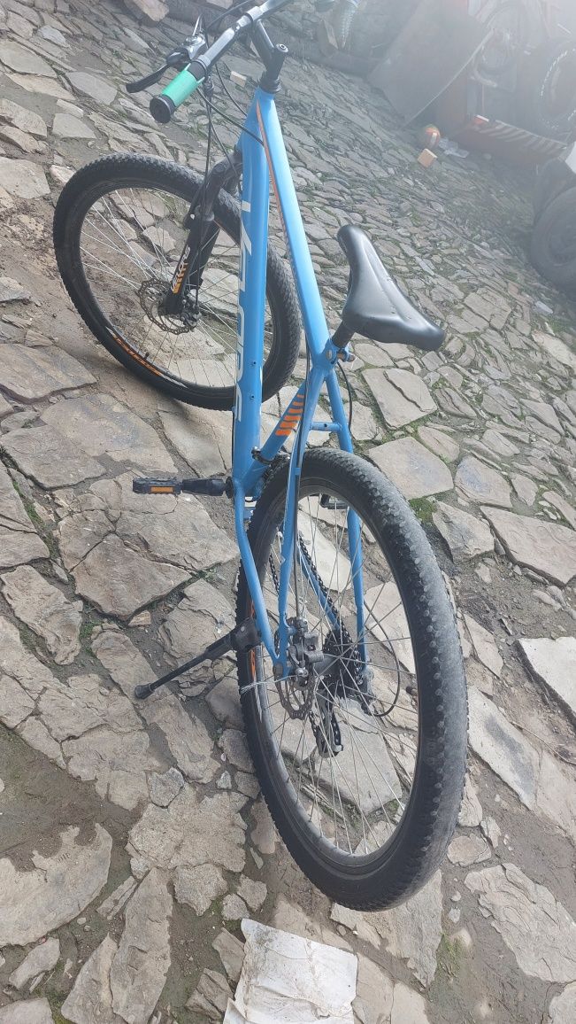 Bicicleta velors bună .