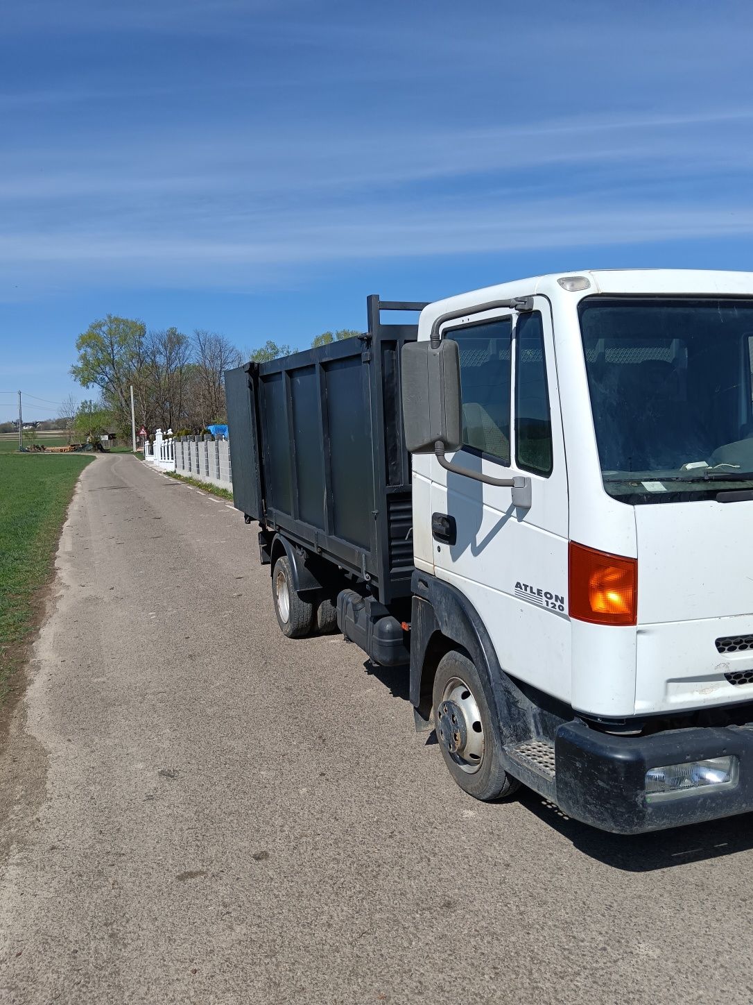 Nissan atleon. 120 an fab 2002  stare foarte bună motor 3l