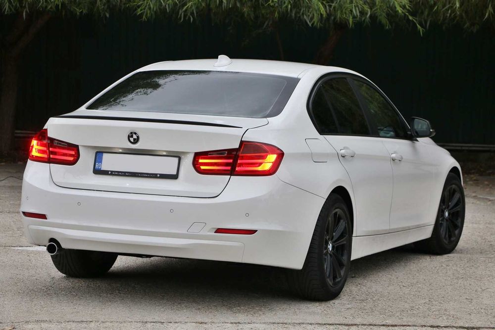 BMW Seria 3 / F30 / 2014 / Sportline / Carplay / BiXenon / Proprietar