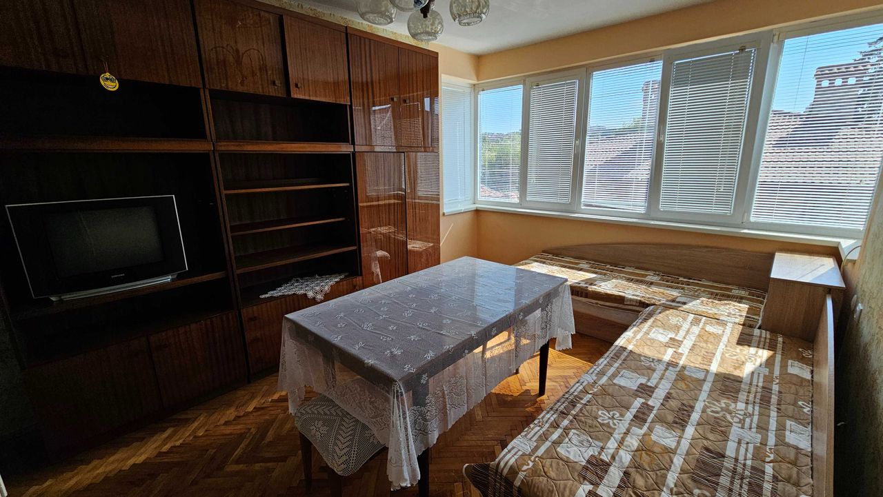 Дава се под наем Етаж от къща в Разград, Варош - 95 кв.м за 229.5 € - Снимка #4