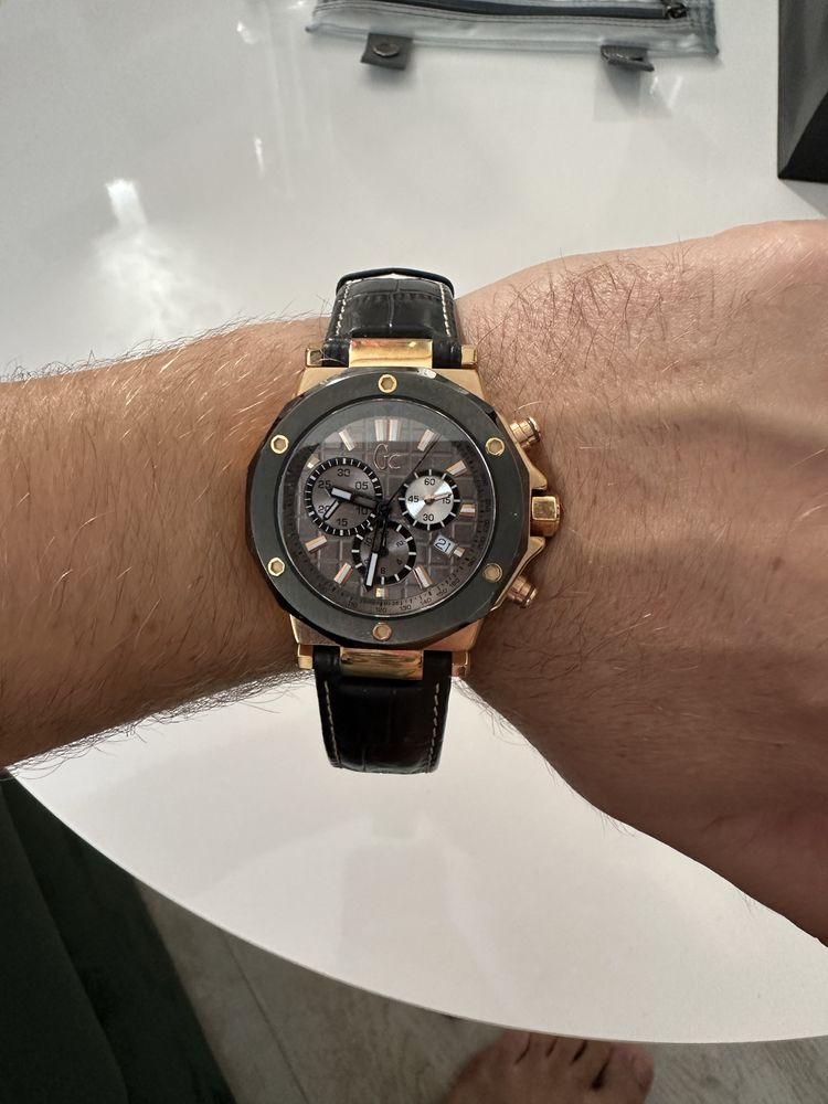 Vand ceas GC ( guess colection) Swiss made !