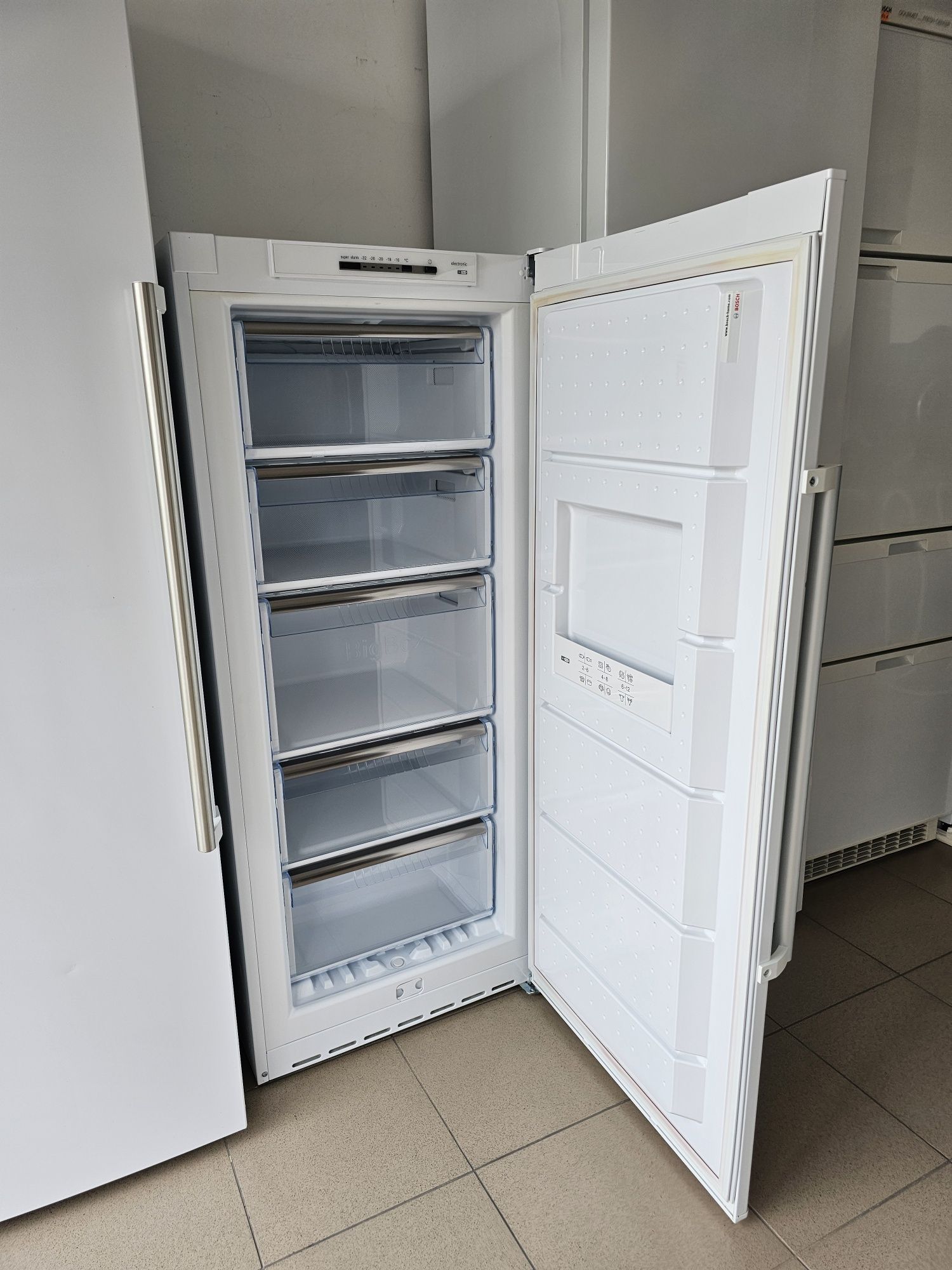 Фризер Bosch 140см