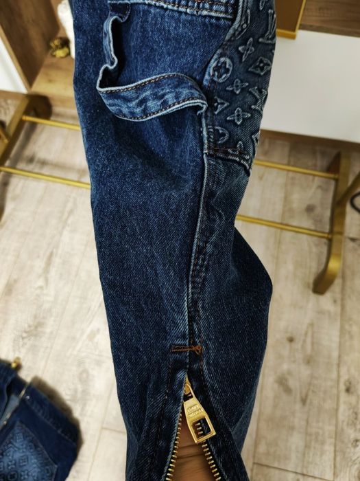 Compleu barbati LV.Calitate top. Am mai multe mărimi