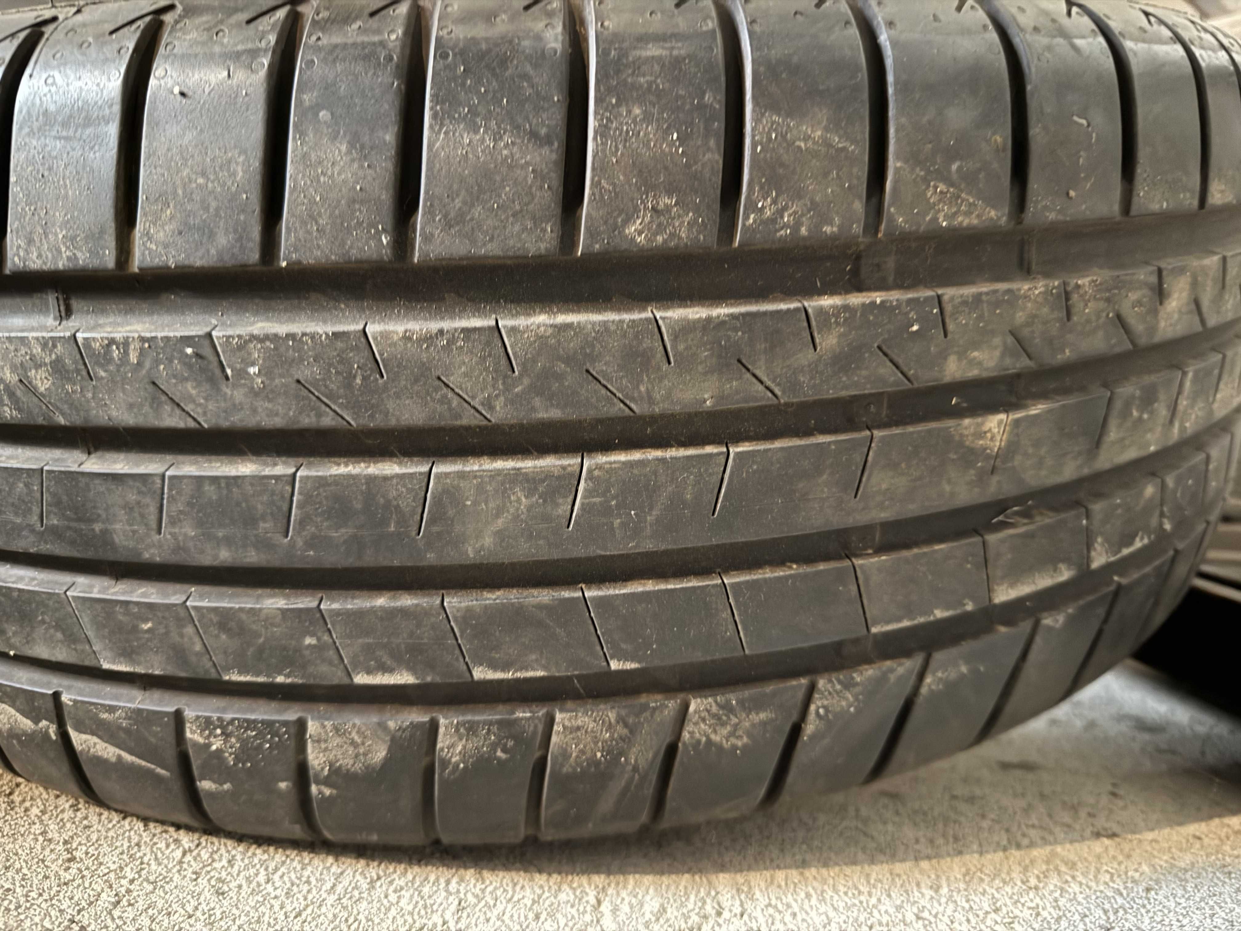 Две гуми Bridgestone Alenza 001 235/55R18 V100