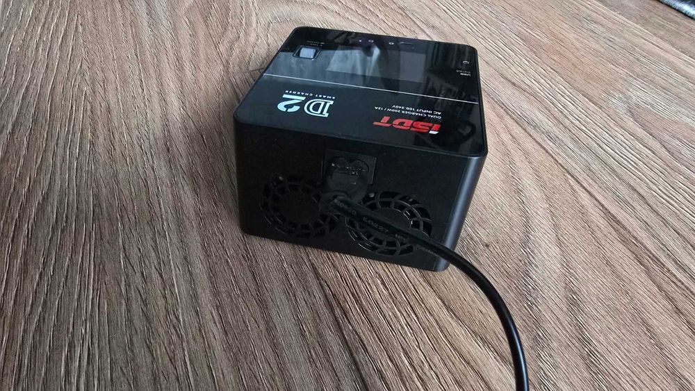 LiPo зарядно - ISDT D2