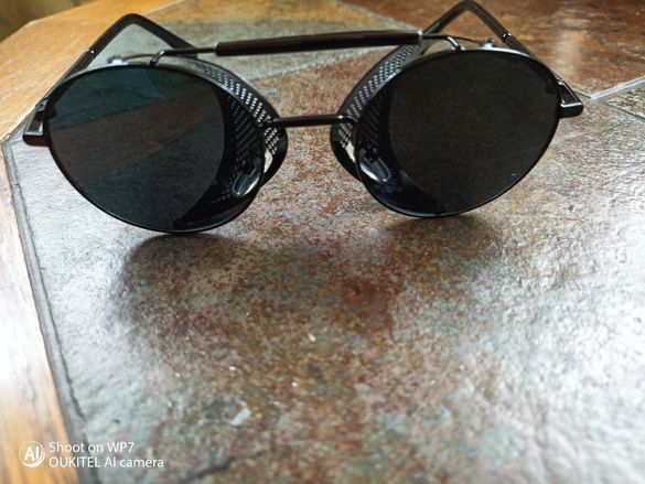 Слънчеви очила със згаваеми решетки