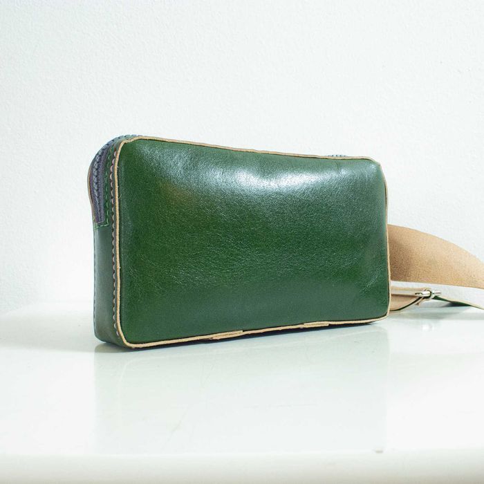 Genți din piele naturală lucrate manual