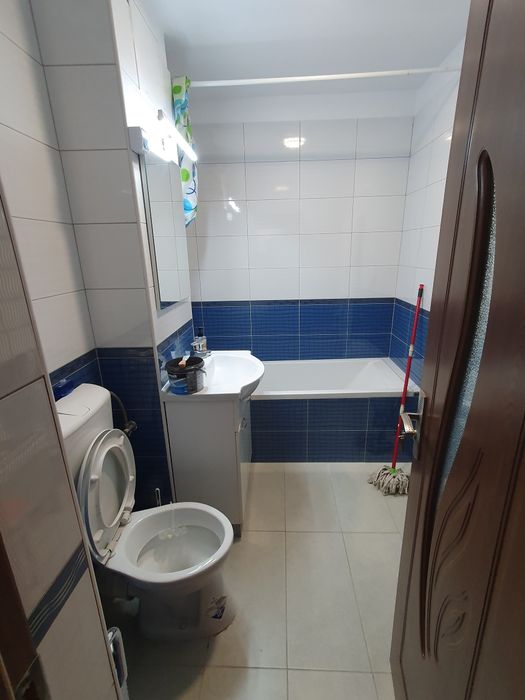 Închiriez apartament 4 camere, zona Găriii