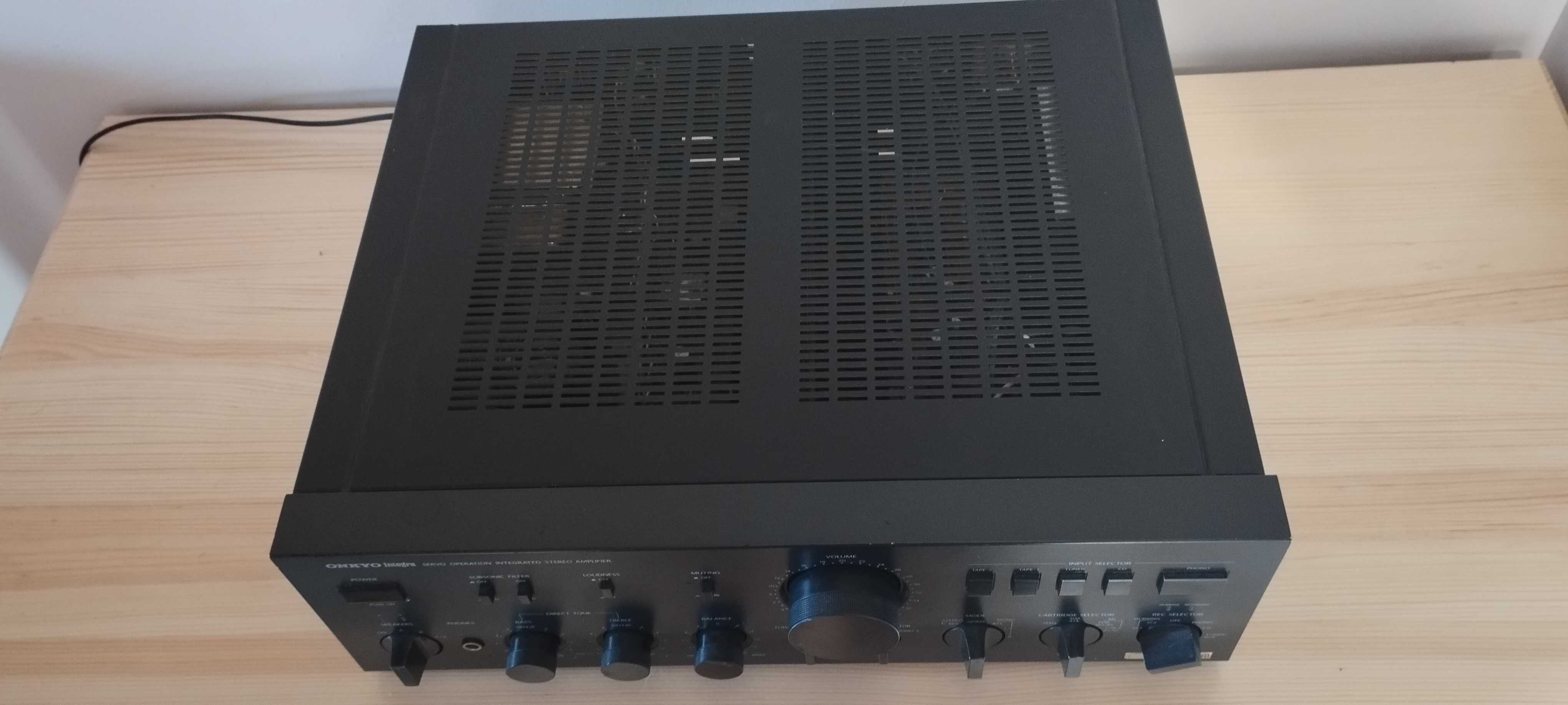 Усилвател ONKYO Integra А8300