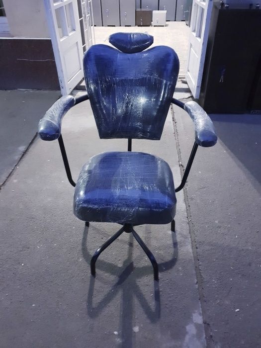 Кресло для сотрудников офиса или парикмахерской, дешево!