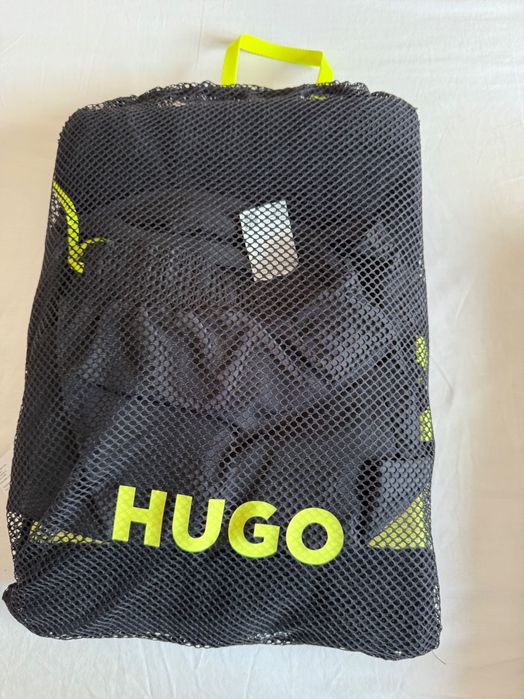 Комплект HUGO плувни шорти + кърпа мъжки + раница