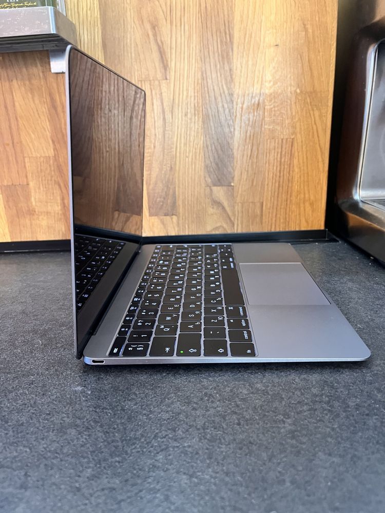 Macbook air в много добро състояние