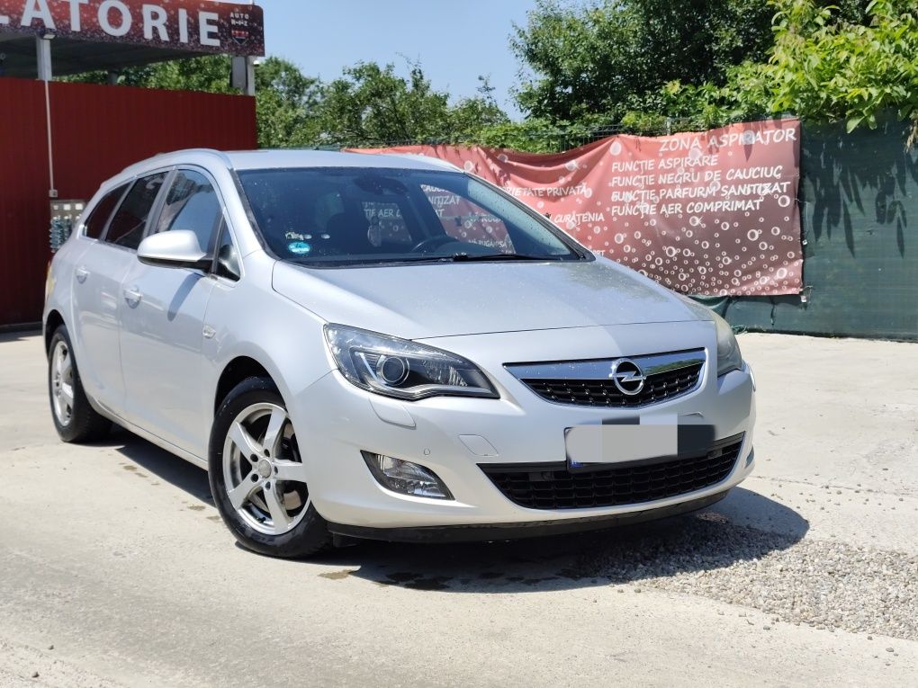 Opel Astra j 2 0 tdi 160 cp. Stare impecabila. Unic proprietar