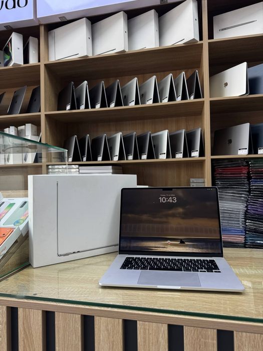 MacBook Air M2  15inch katta ekranlisidan