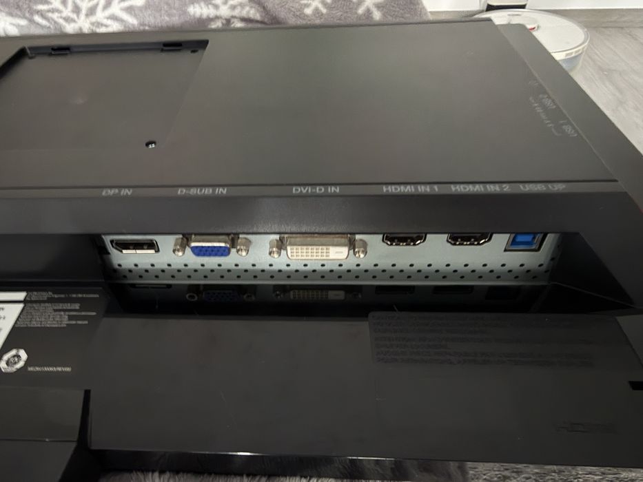 Monitor LG 24GM77 - 24 inch 144hz cu suport birou