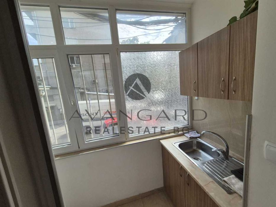 Продава се Едностаен апартамент в Пловдив, Център - 35 кв.м за 2215 €/кв.м - Снимка #5