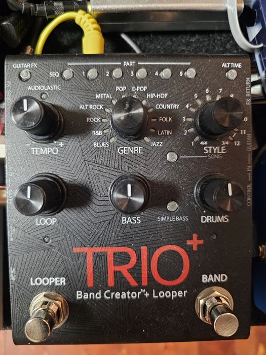 Digitech Trio Plus - лупър и дръм машина за китаристи