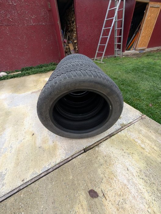 Vând 4 anvelope iarna Dunlop 2015/55/R17 uzate
