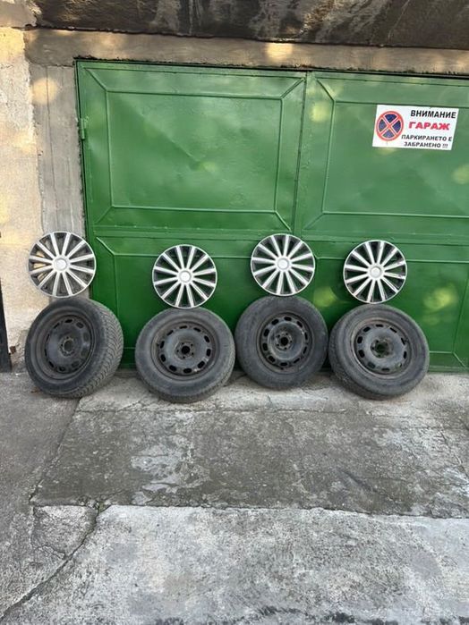 Железни джанти с гуми и тазове