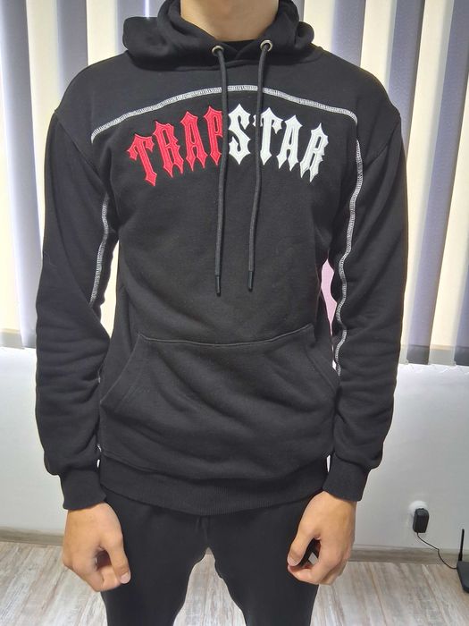 Продавам худи на Trapstar
