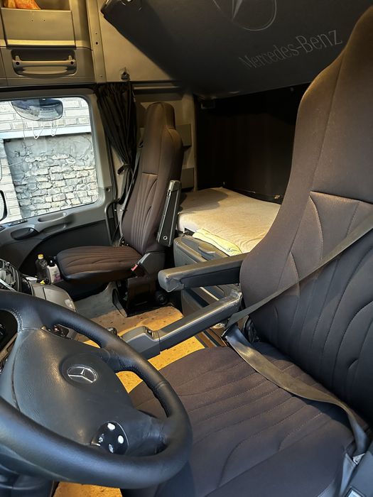 Тягач Актрос 2011 год в хорошом состаяние