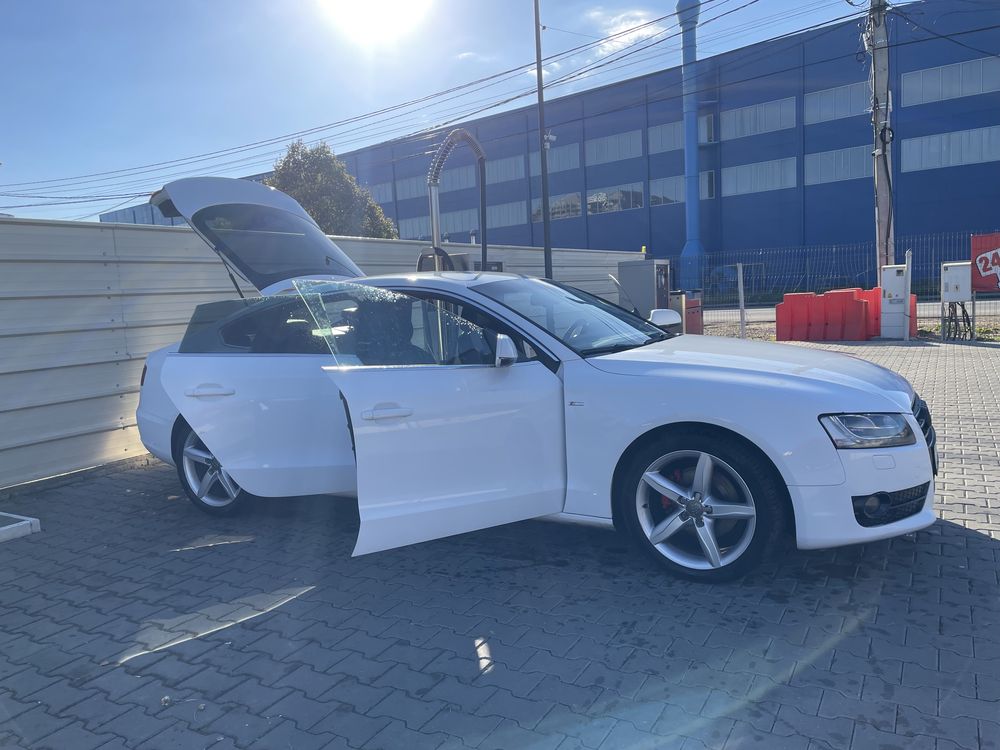 Vand Audi A 5 - 2011