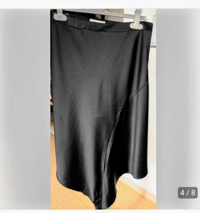 Продам новую атласовую юбку миди