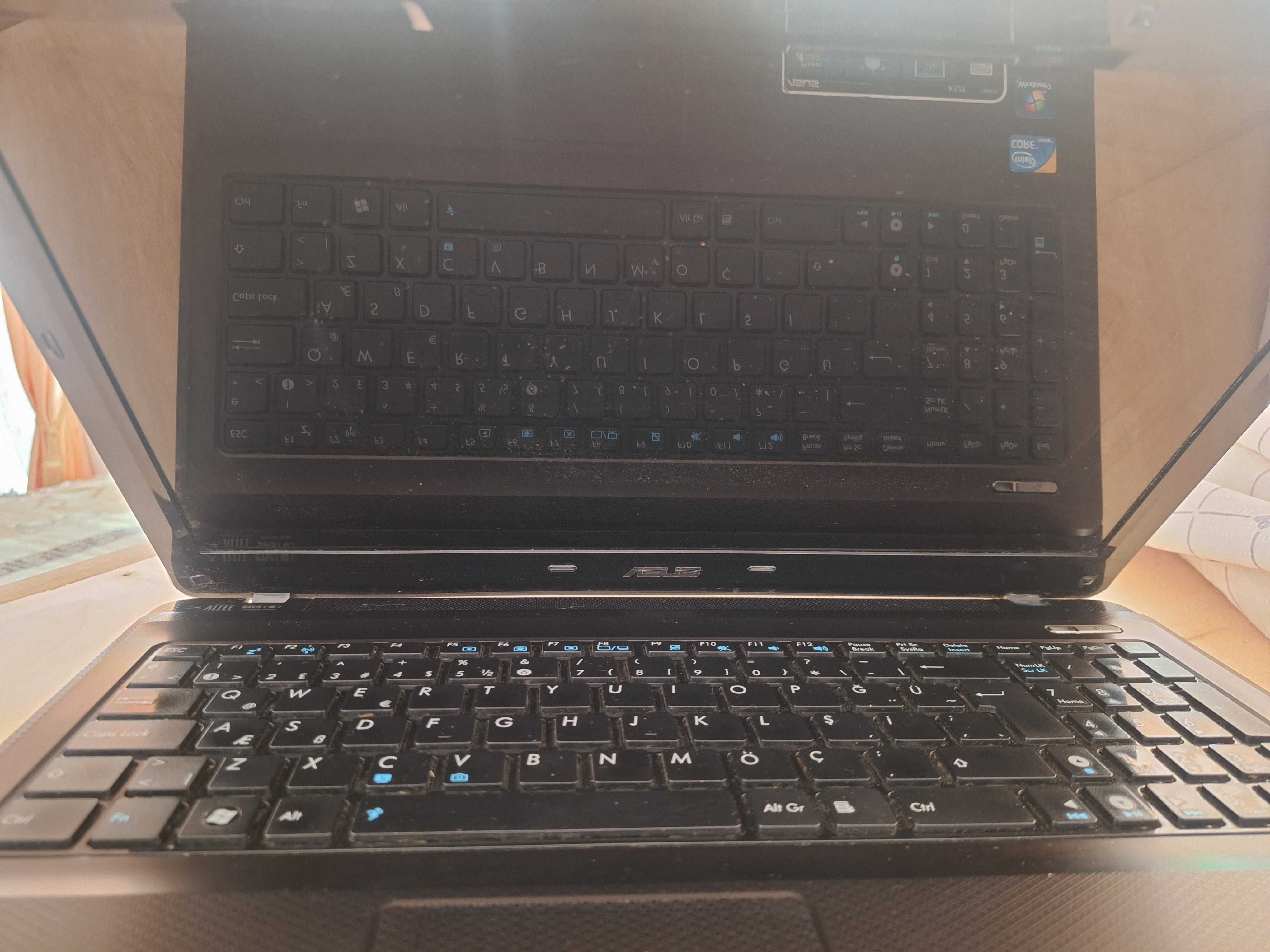 ASUS   Ноутбук..