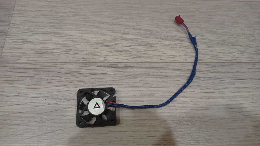 Трехпиновый DC кулер