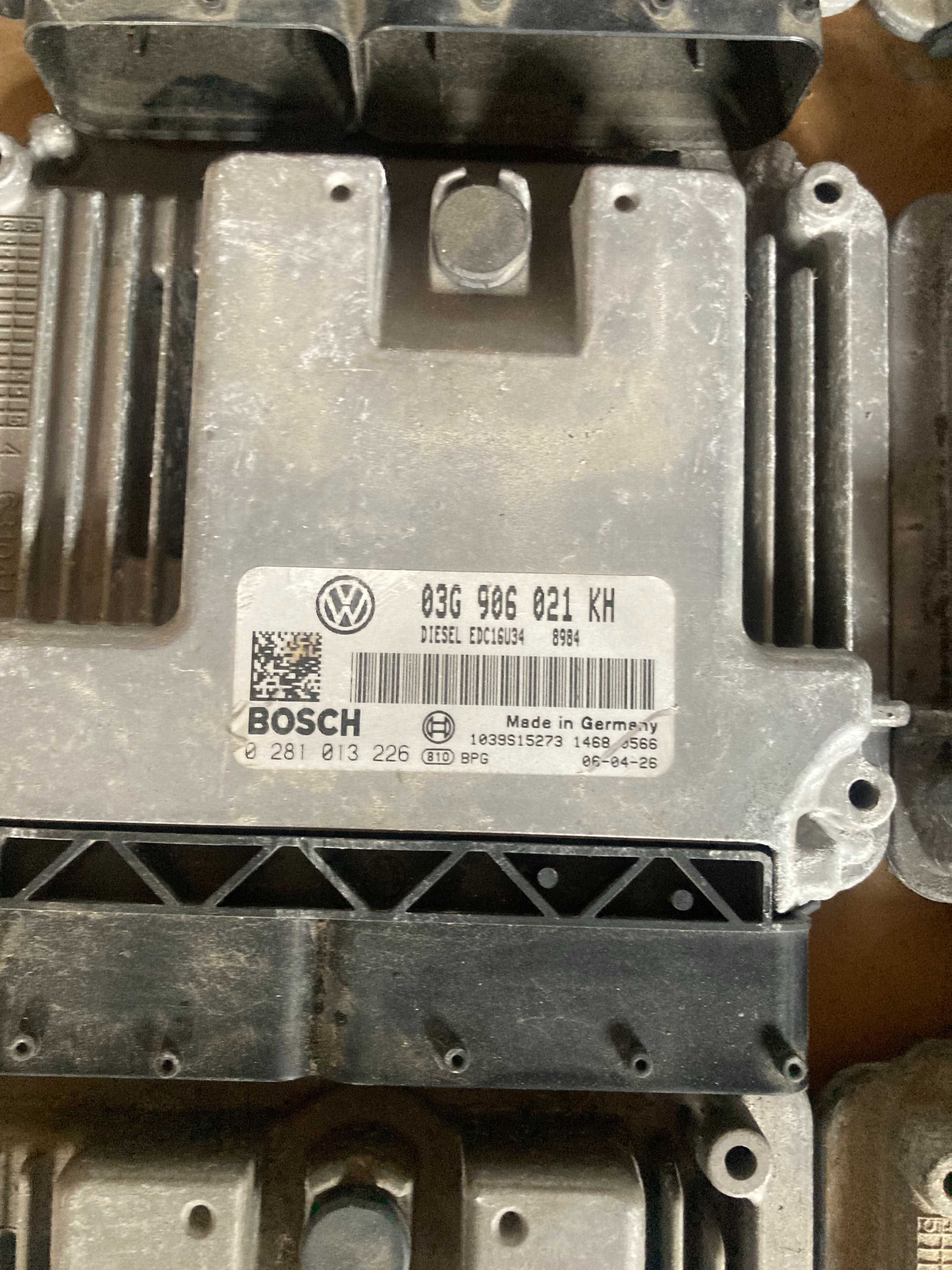Компютър еку ecu електронен блок двигател Фолксваген Голф 5 1.9тди 105