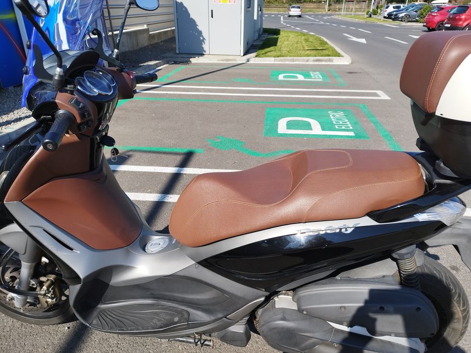 Piaggio Bevely Sport Touring sau schimb
