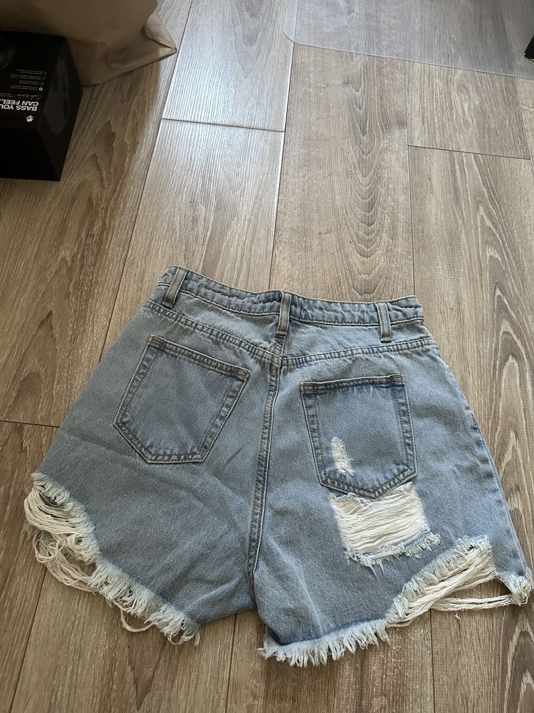 Blugi scurti Missguided