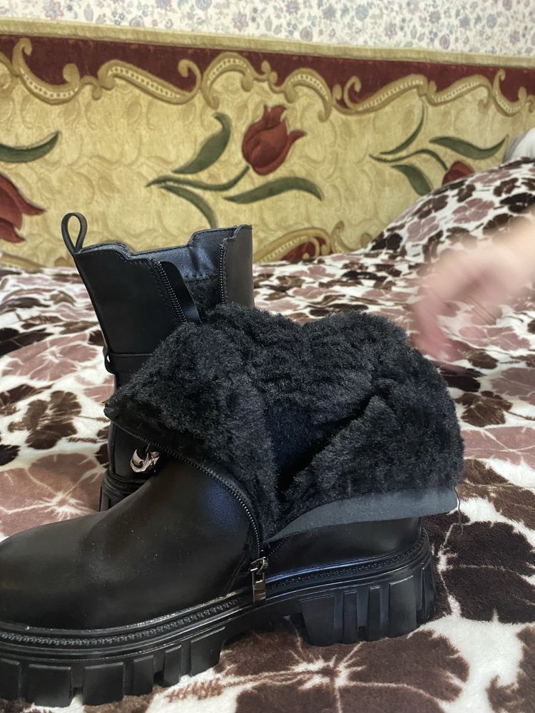 Продам зимнюю обувь