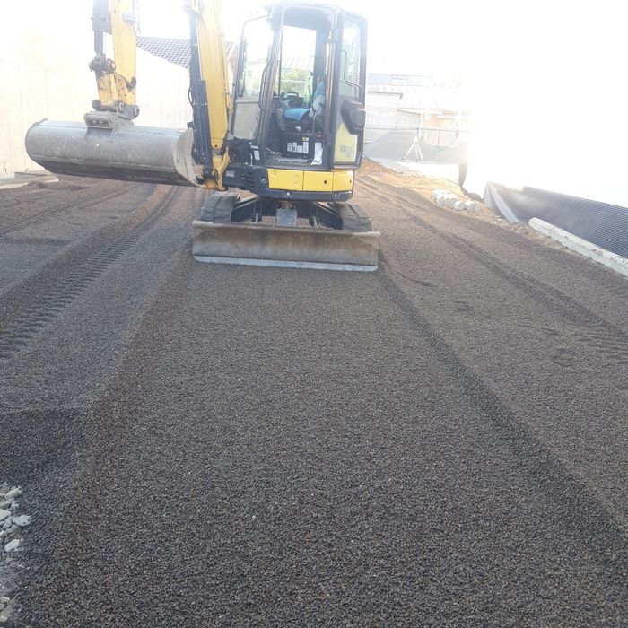 Închiriez cilindru compactor mai compactor masina de taiat beton picon