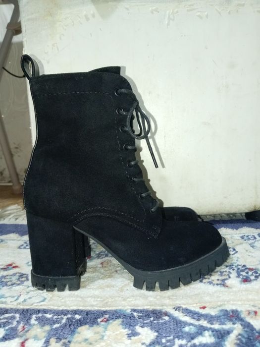 Продам новые замшевые туфли