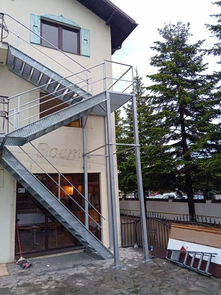 Scara metalica zincata de incendiu azil